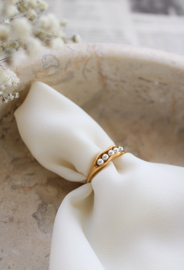 Pearl Pea Pod Ring