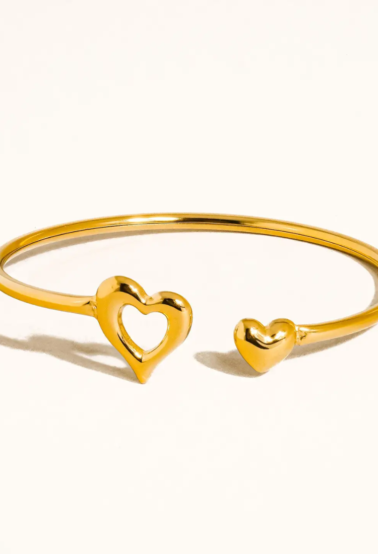 Helen 18K Gold Non-Tarnish Heart Bangle