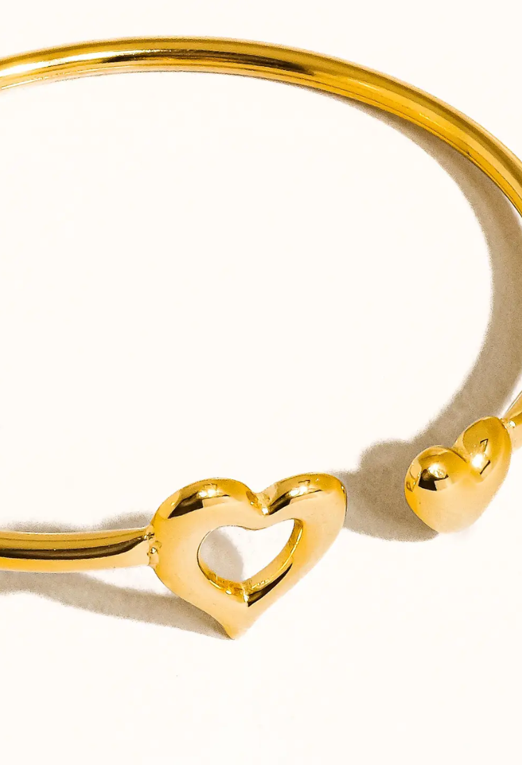 Helen 18K Gold Non-Tarnish Heart Bangle