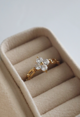 Clover Ring