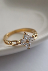Clover Ring